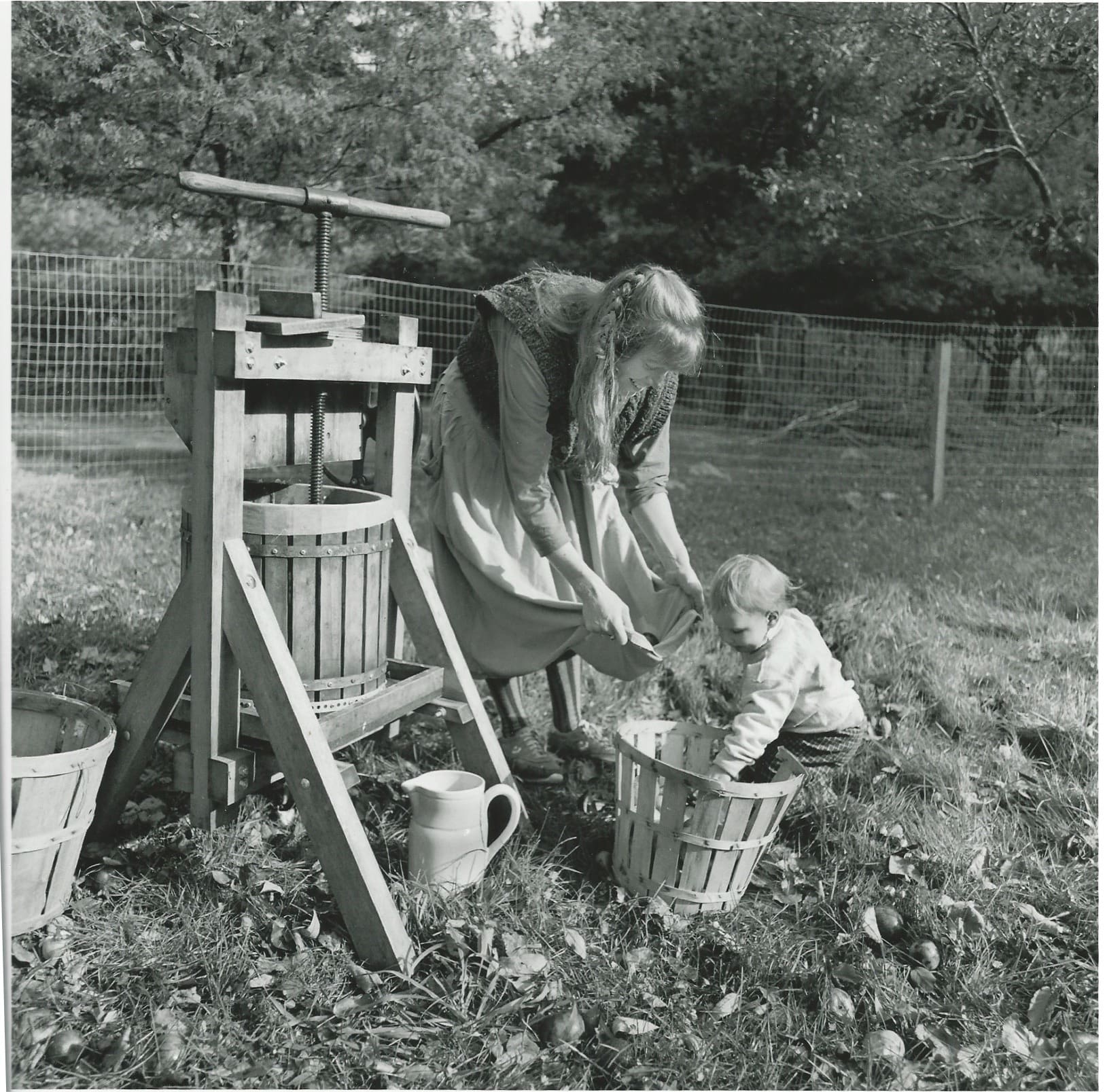 Willa_and_Mama_making_cider